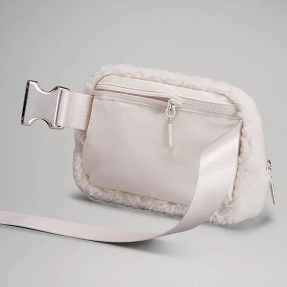 NWT Lululemon Exclusive New Year Fleece Everywhere Belt Bag - Picture 8 of 9